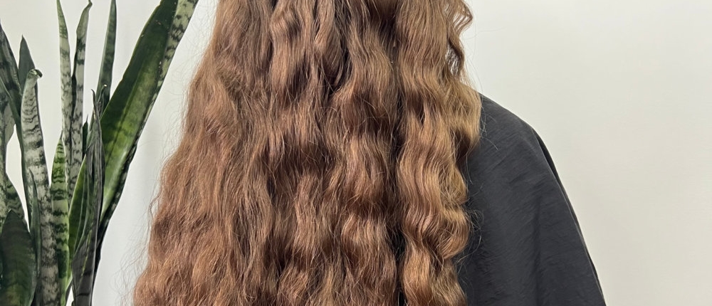 Curly hair and hair dye